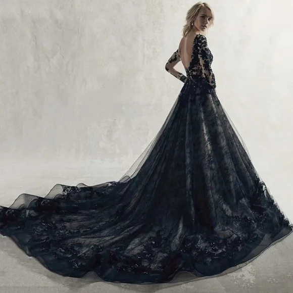 Wedding dress - Picture 4 of 4